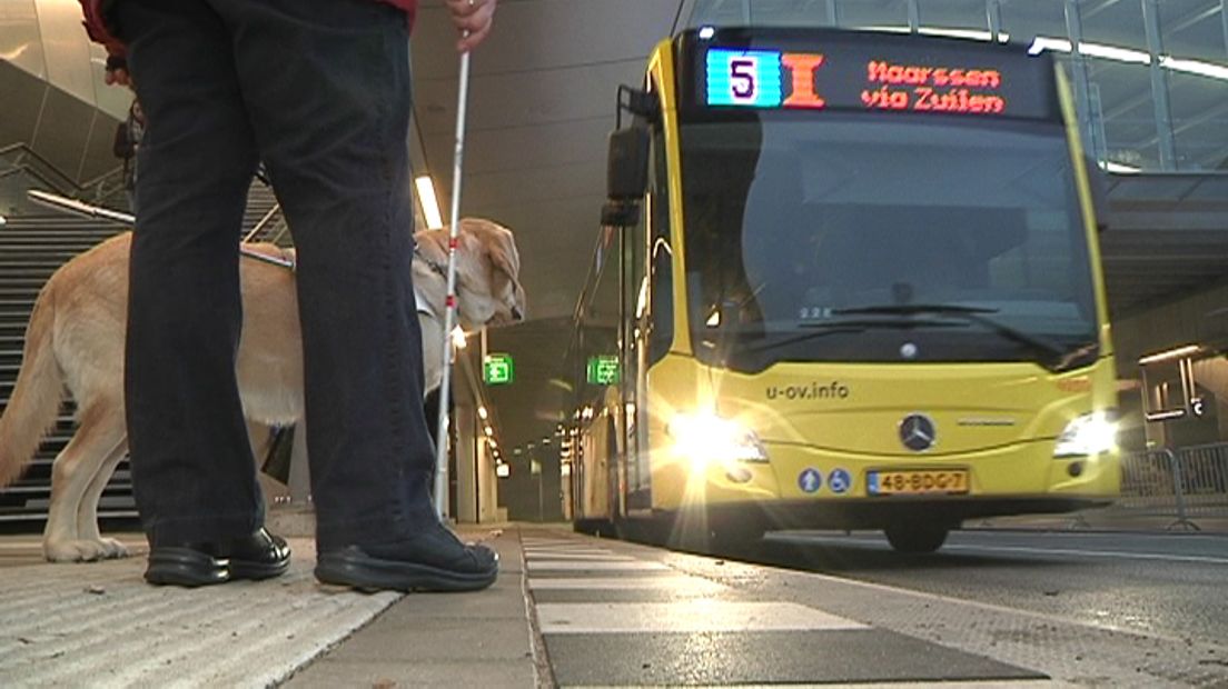 "Blinden lopen gevaar op busstation Utrecht Centraal"