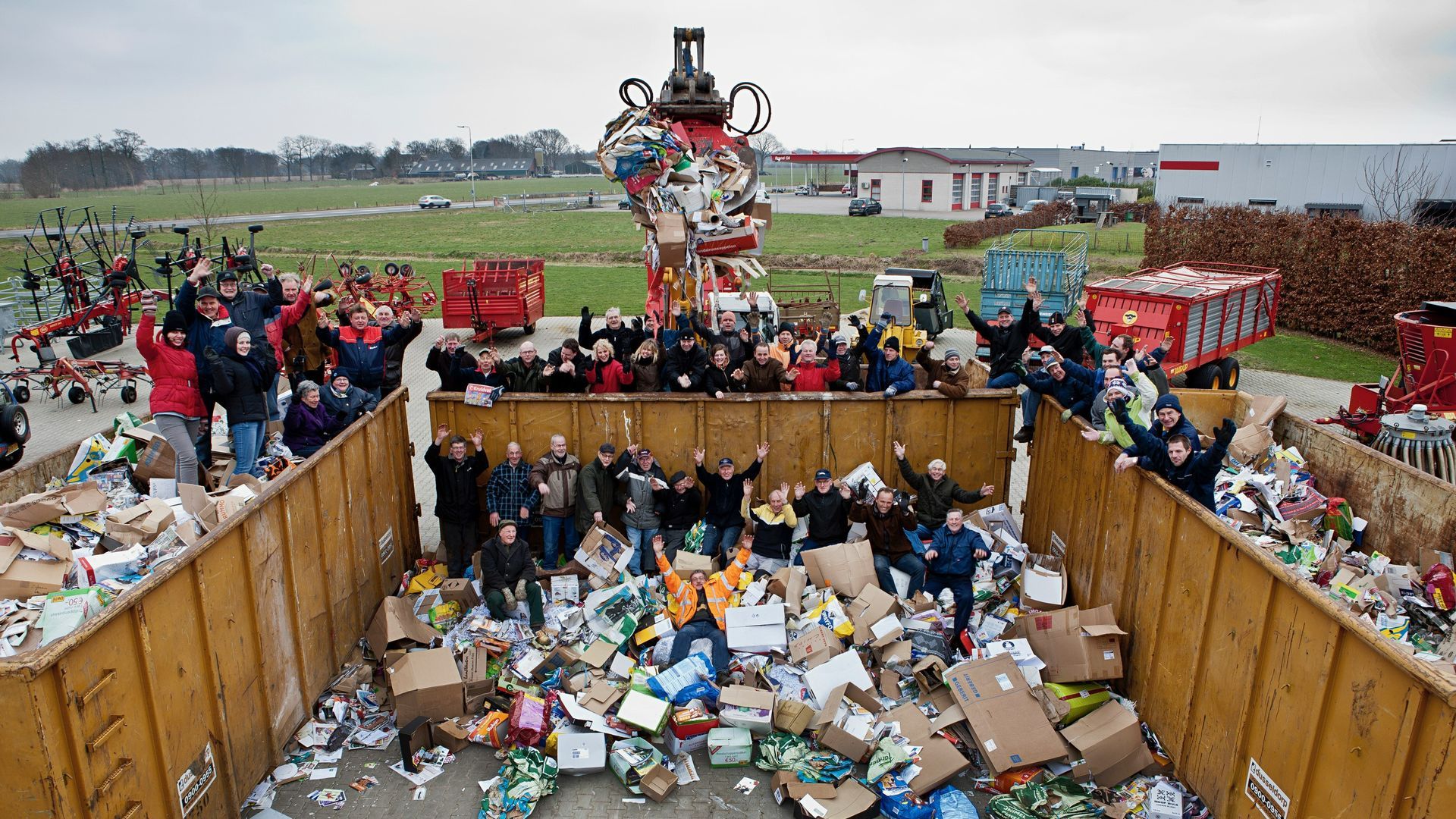 Oud papier container Geesteren.