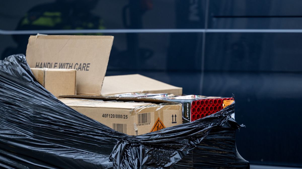 Grote hoeveelheid illegaal vuurwerk ontdekt bij vuurwerkhandelaar