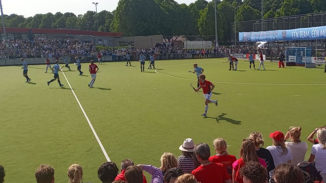 Schaerweijde (in het rood) op bezoek bij Nijmegen