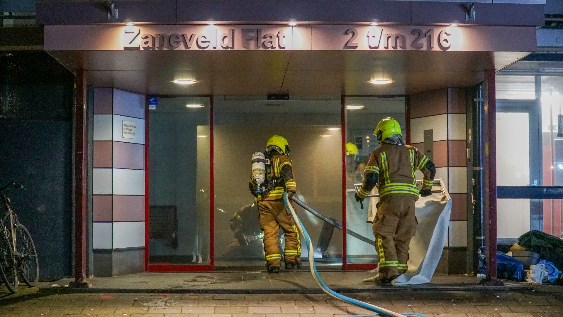 Bij de brand in de kelderbox kwam veel rook vrij.