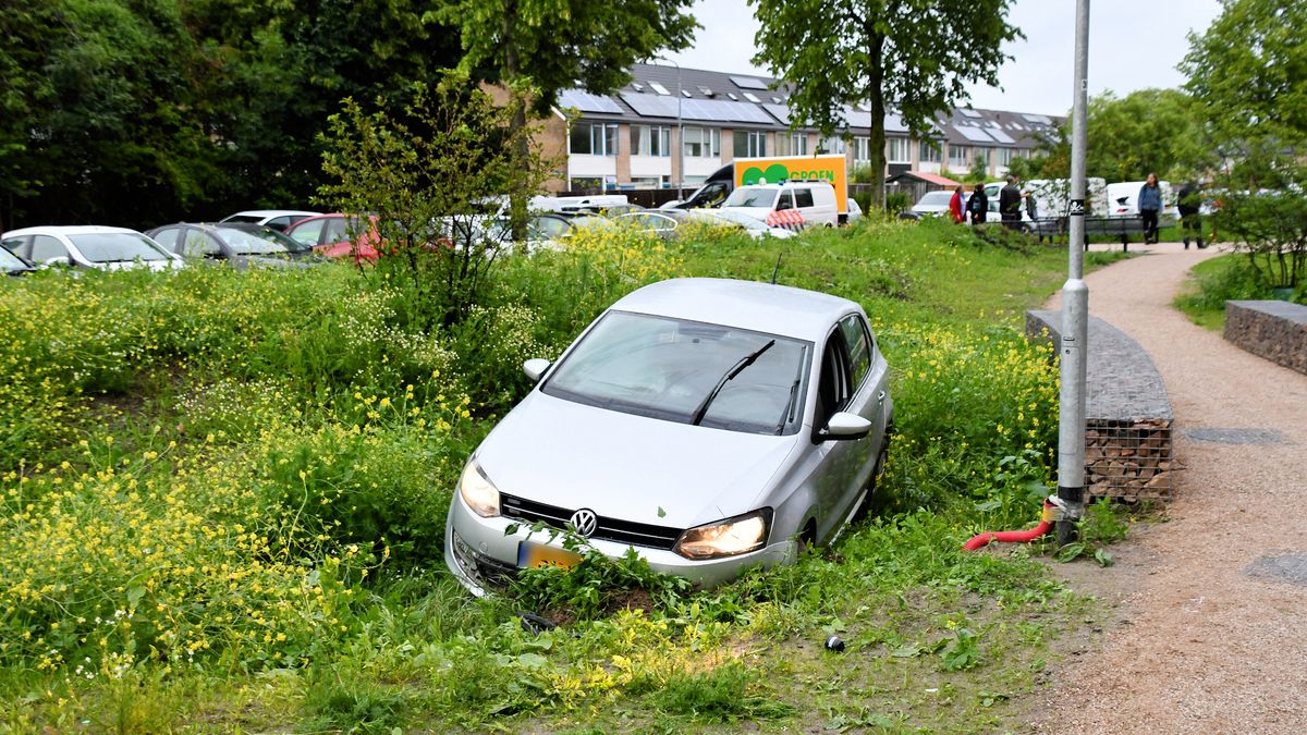 Gestolen auto in greppel in Middelburg teruggevonden