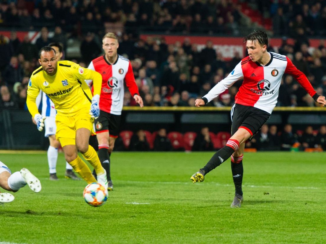 Steven Berghuis mist een grote kans, maar zal later alsnog voor de 2-0 zorgen. (VK Sportphoto - Yannick Verhoeven)