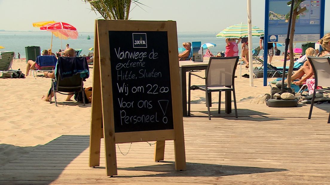 Strandpaviljoens noodgedwongen dicht, drukte en hitte worden personeel te veel