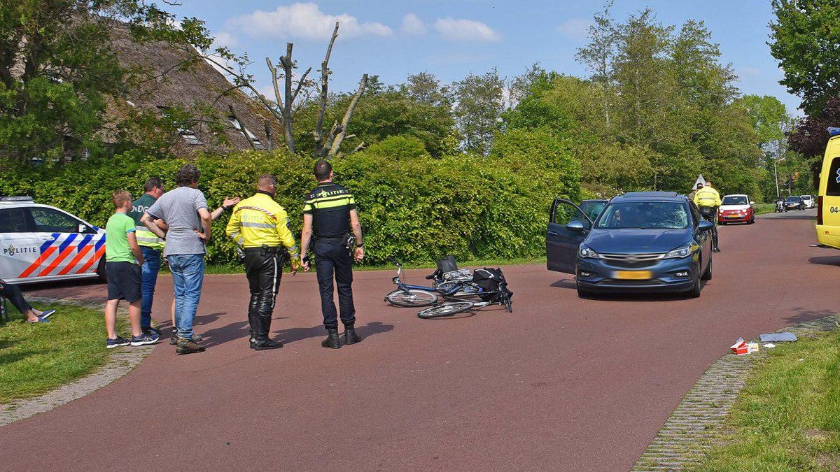 Twee fietsers gewond bij ongeluk met auto bij Wanneperveen