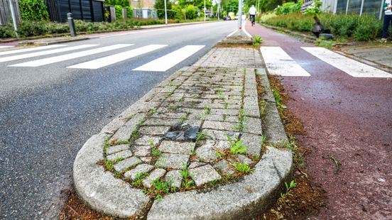 Bestuurder naar ziekenhuis na ongeluk in Emmen. Bestuurder naar ziekenhuis na ongeluk in Emmen.