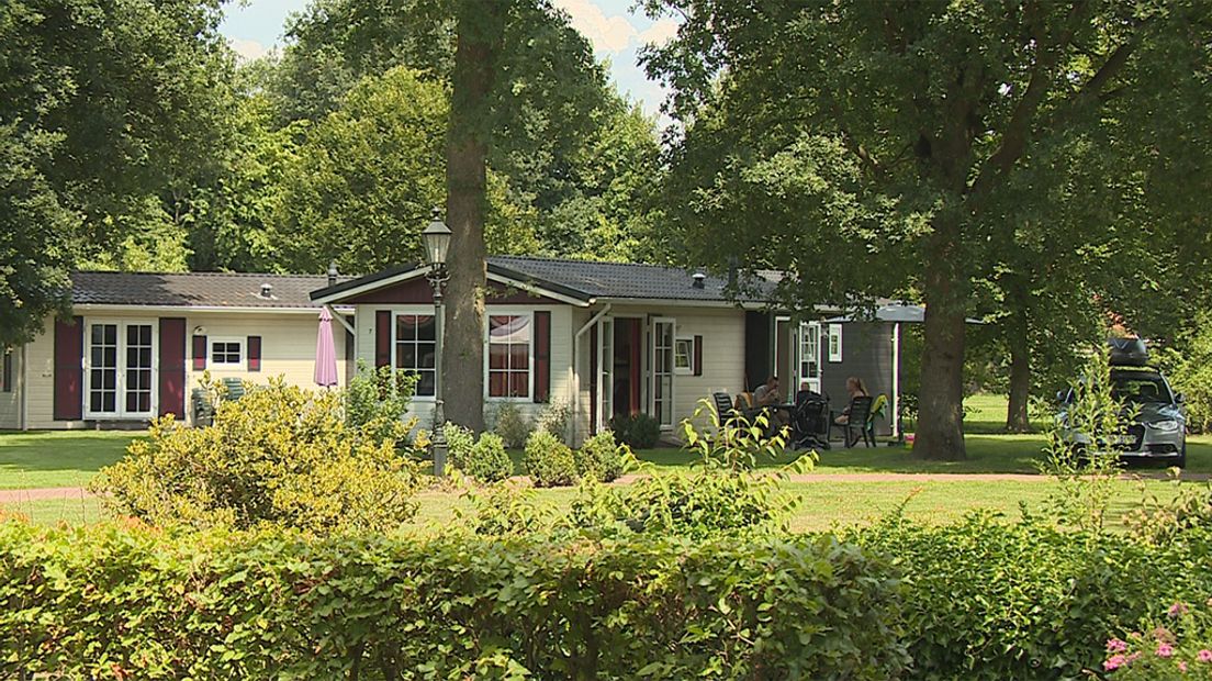 Op een camping in Winterswijk is een ernstig verwaarloosd jongetje gevonden. Zijn ouders zijn aangehouden.