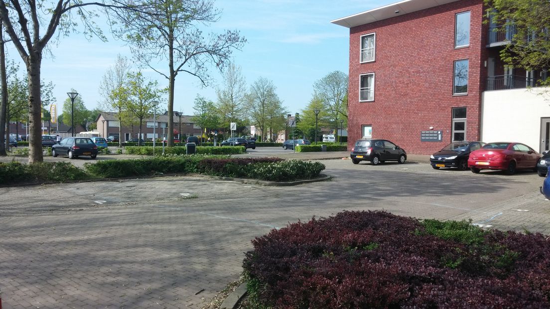 De woontoren is te hoog en hij zorgt voor parkeerproblemen en minder privacy. Bewoners van Bastion in het centrum van Zevenaar zijn niet blij met de plannen voor de woontoren vlakbij hun straat. Vanavond protesteren ze tegen de bouw, tijdens een commissievergadering van de gemeenteraad.