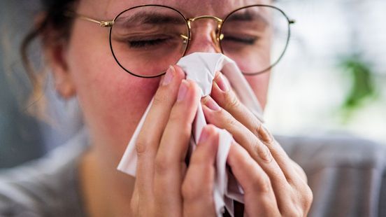 Griepgolf eerder dan normaal: 'Het is straks mogelijk alle hens aan dek'