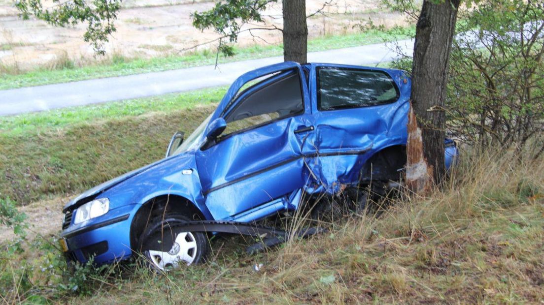 Automobilist gewond na ongeluk op N381 (Rechten: Van Oost Media)