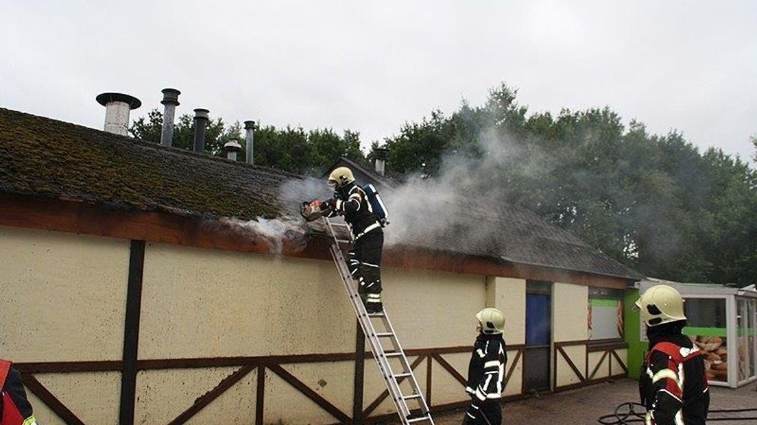 De brandweer aan het werk (Rechten: Marcel Euving / 112 Borger)