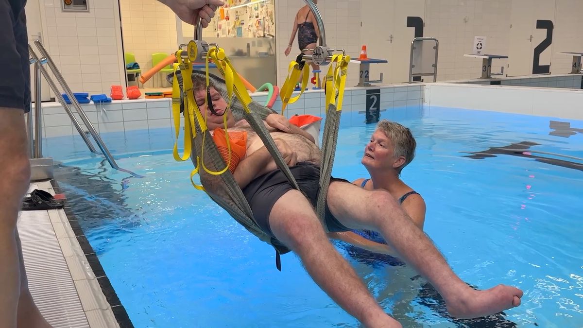 De Kûpe in Buitenpost zoekt zwemmaatjes voor mensen met een beperking: 