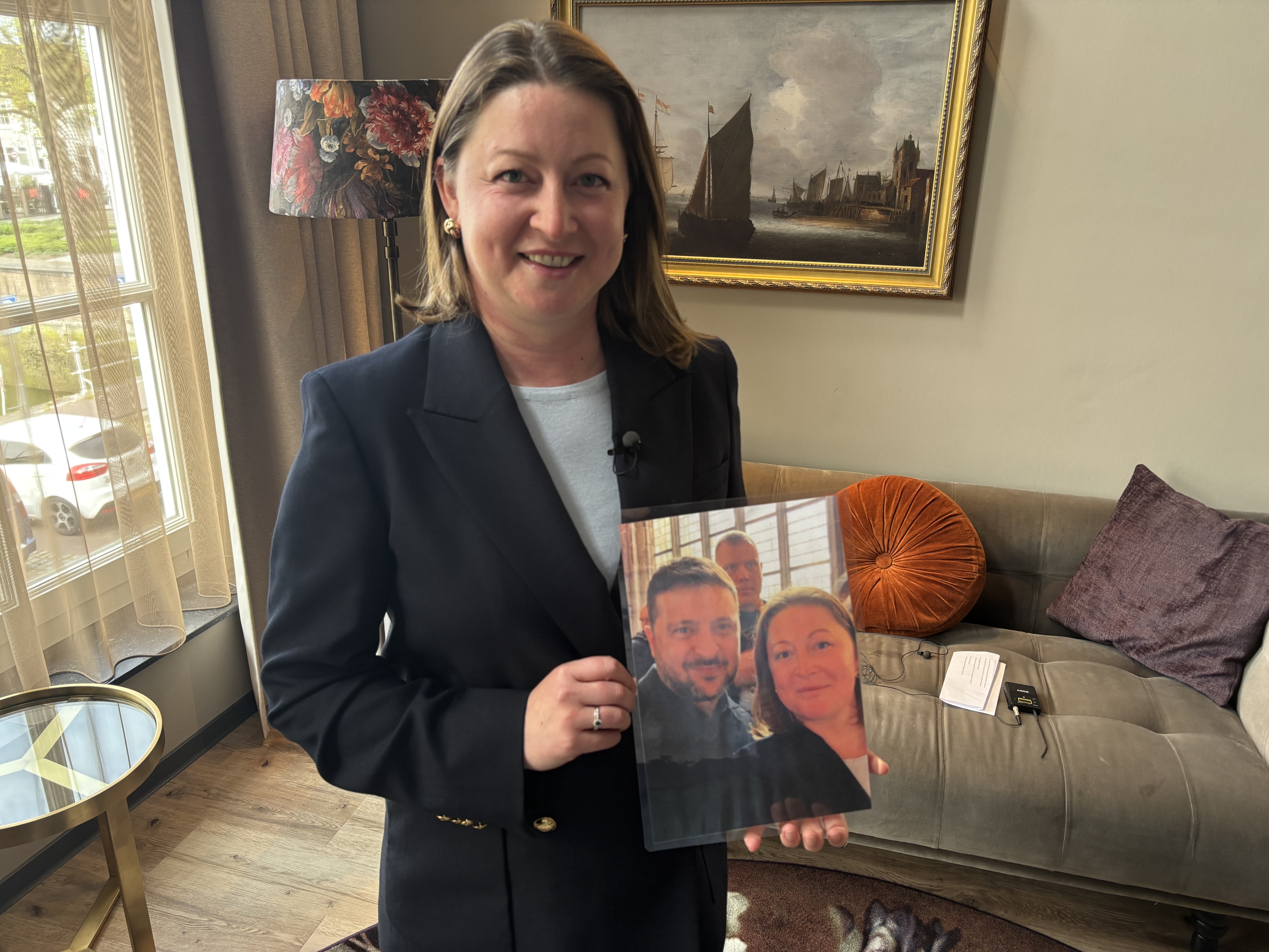 Emotionele ontmoeting tussen Oekraïense Natali en president Zelensky bij Four Freedoms Awards: 'Voor ons en voor Zeeland heel bijzonder'