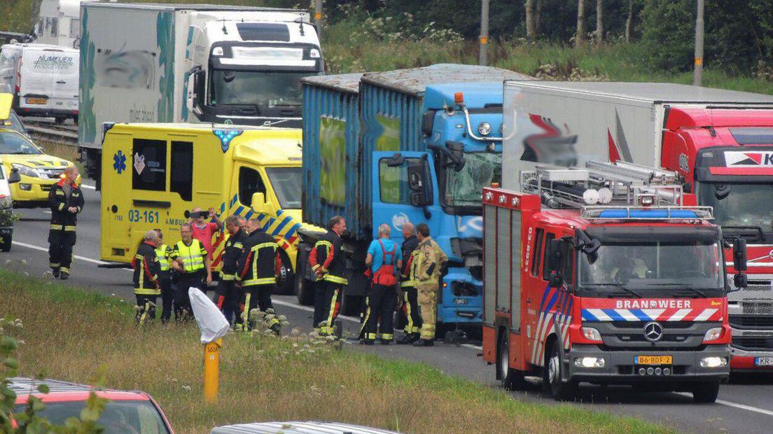 Ongeluk tussen twee vrachtwagens op de A28 (Rechten: Persbureau Meter)