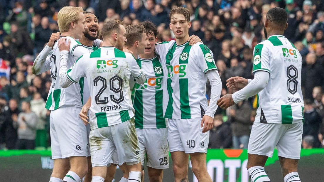 FC Groningen viert het doelpunt van Johan Hove