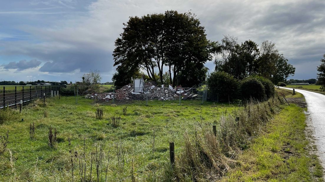 Het spoorweghuisje bij Den Horn is gesloopt