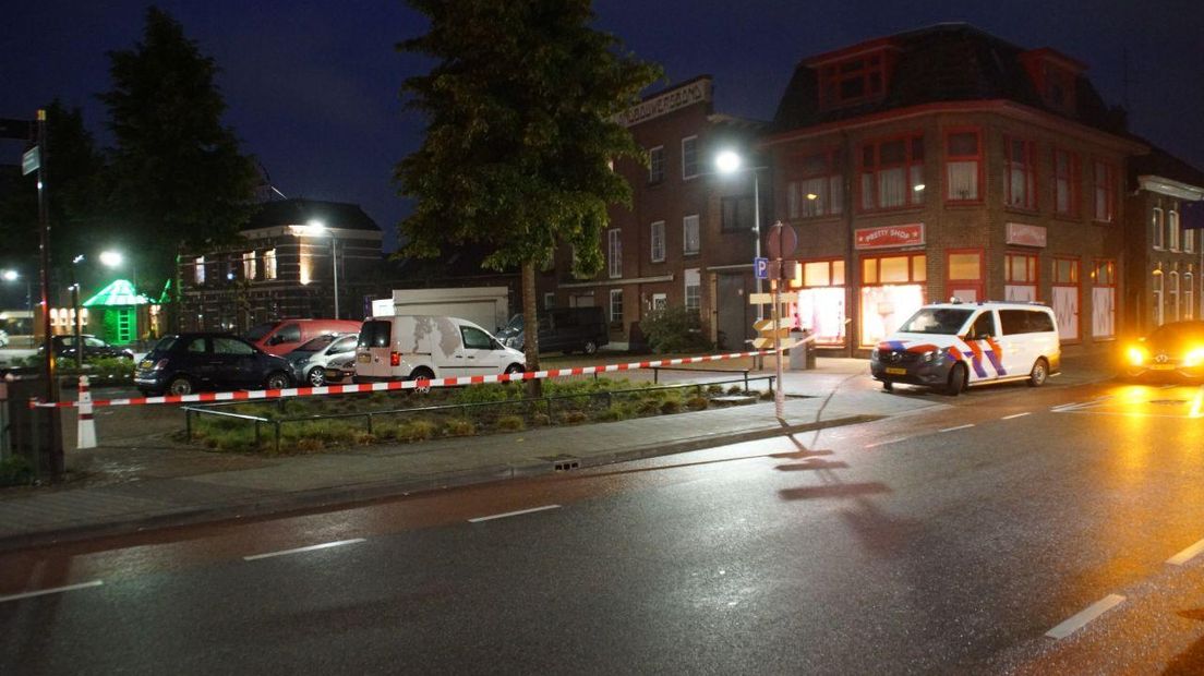 De steekpartij was op de Houtladingstraat in Winterswijk. De politie heeft de omgeving afgezet voor onderzoek.