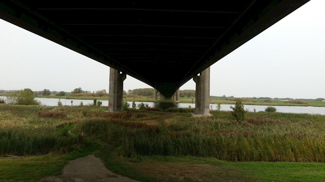 Onder de brug favoriete hangplek voor jongeren