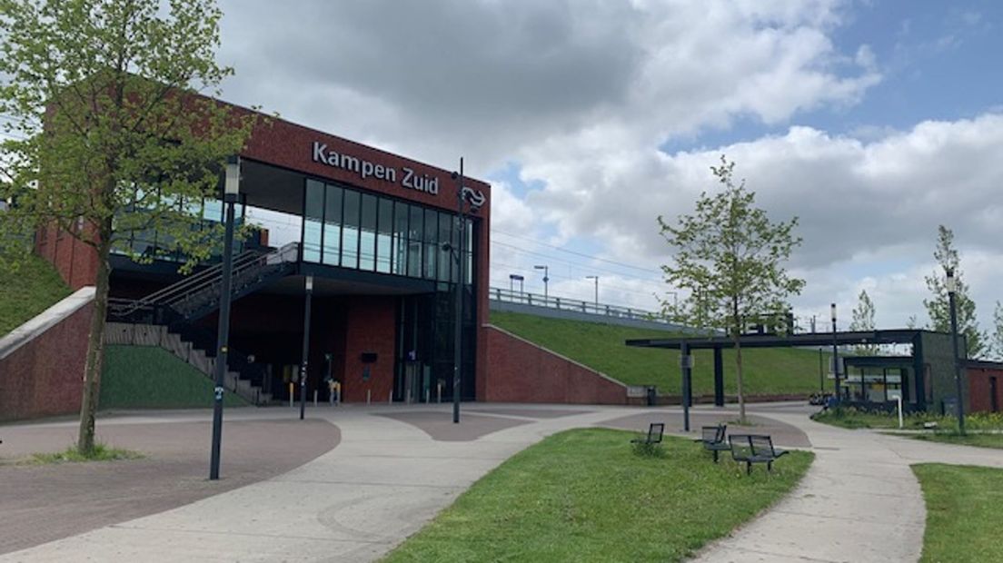 Gemeente, ProRail, politie en COA slaan handen ineen om overlast rond station Kampen Zuid de kop in te drukken