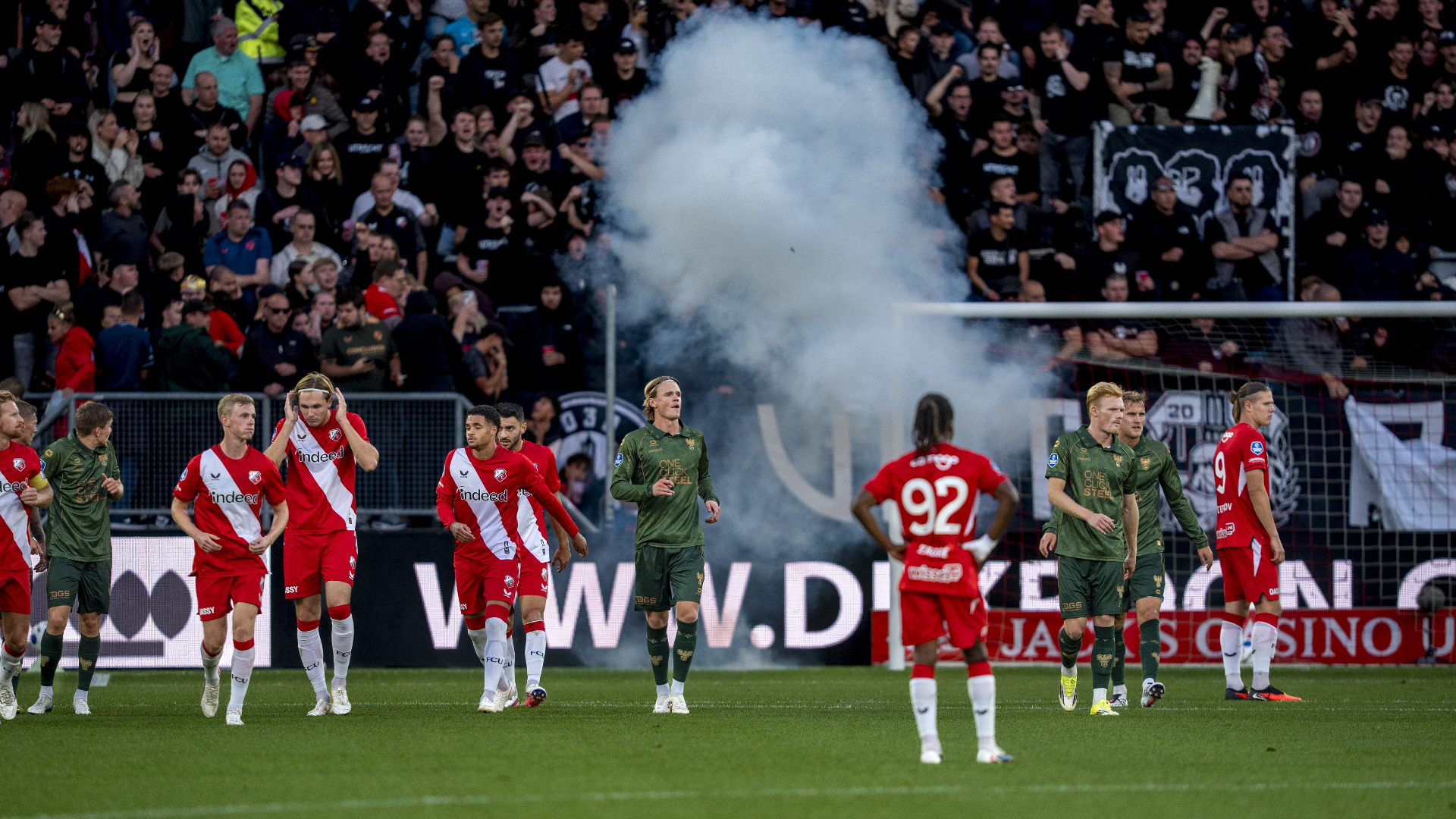 FC Utrecht - Go Ahead Eagles definitief gestaakt na vuurwerk, directeur FC Utrecht is ontgoocheld