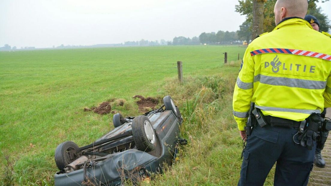 Auto in de sloot