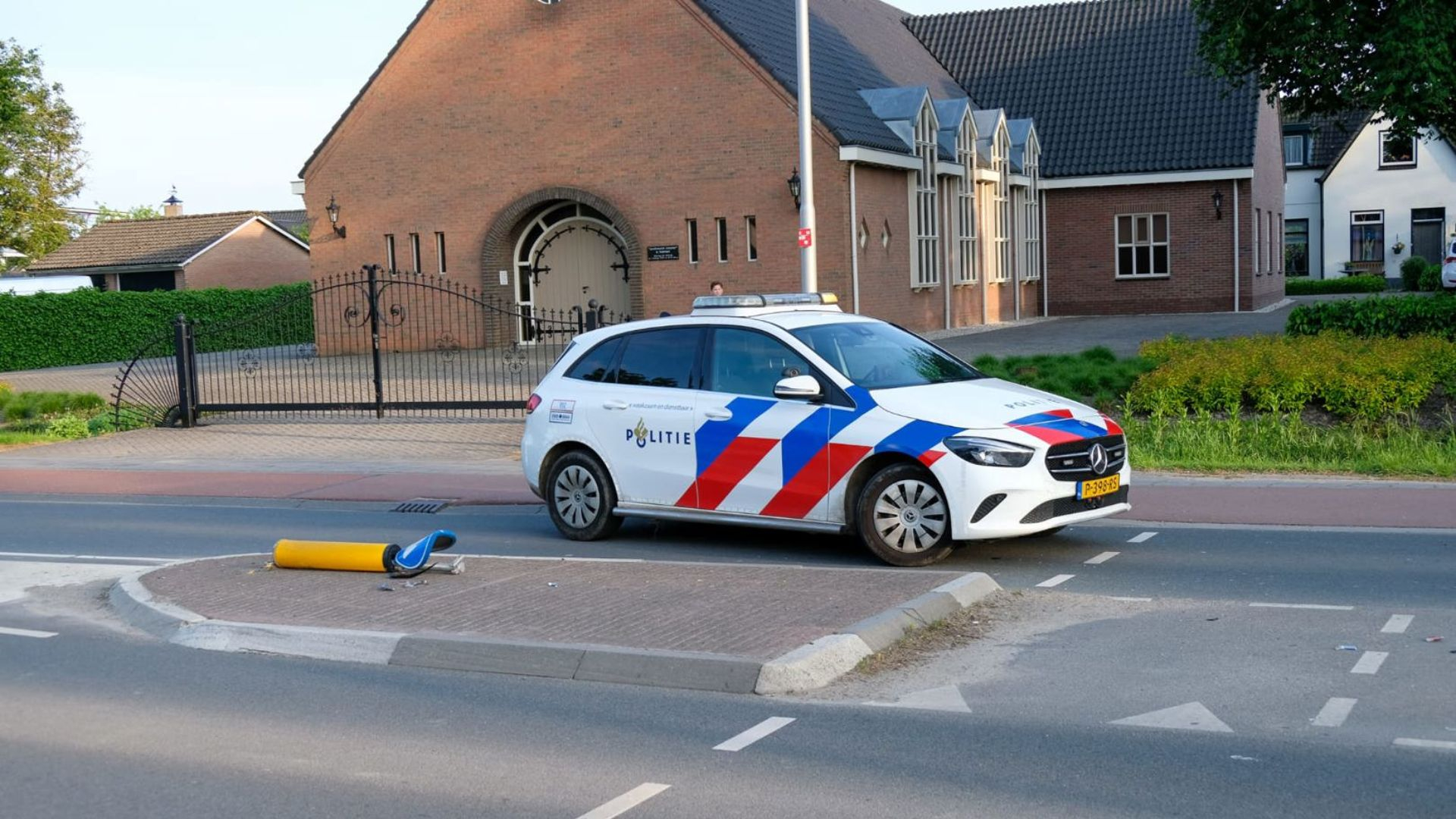 Motorrijder Botst Tegen Verkeersbord • Fietser Overleden - Omroep ...