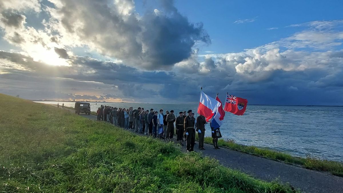 Leerlingen treden in voetsporen van Poolse bevrijders tijdens herdenking in Terneuzen