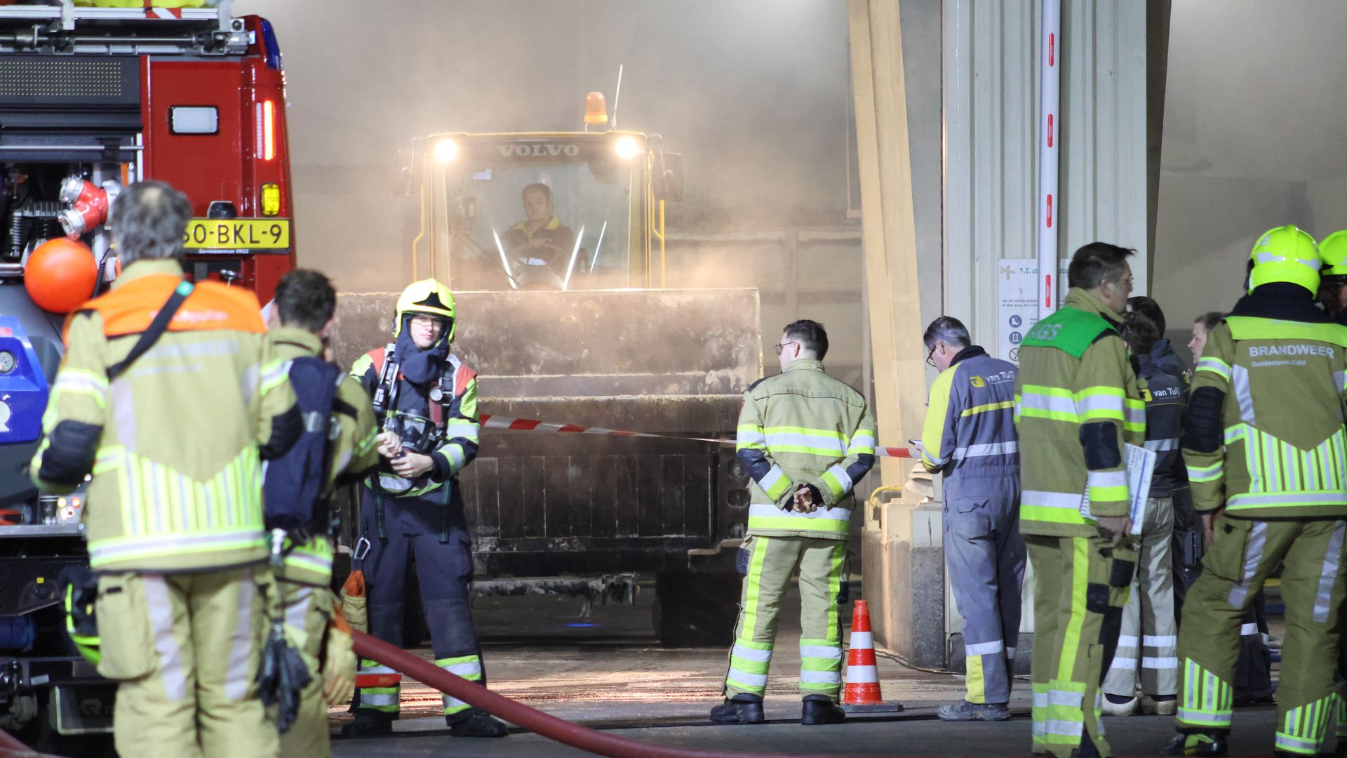 Brand in bedrijfshal, opgeschaald naar ‘grote brand’