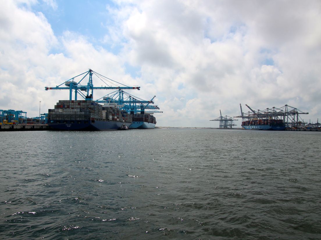 Containerschip in de Rotterdamse haven (archieffoto)