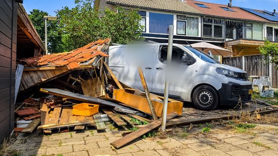 Bestelbus rijdt tuin in en veroorzaakt ravage, één persoon gewond Home