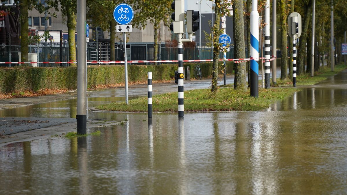 Leidingbreuk in Zwolle: woningen in Zwolle, Hasselt en Wilsum mogelijk zonder water