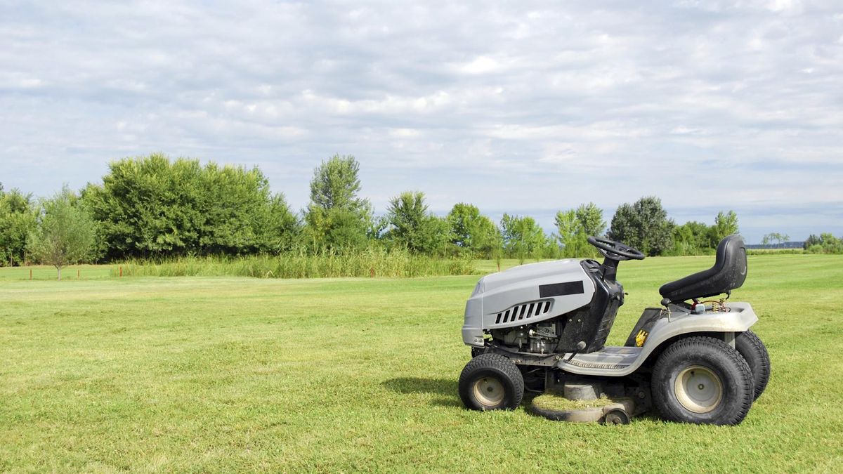 Drie zitmaaiers gestolen bij schuurinbraken in omgeving Hardenberg