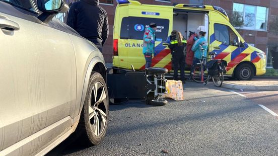 Vrouw op scootmobiel gewond bij aanrijding in Hardenberg. Vrouw op scootmobiel gewond bij aanrijding in Hardenberg.