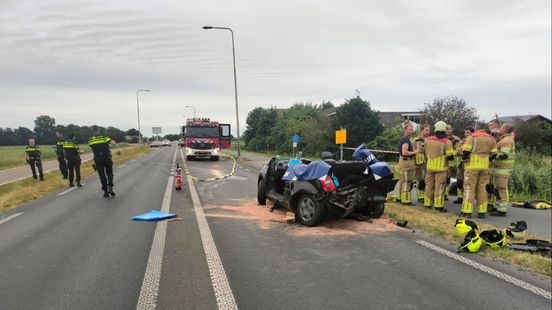 Ernstig ongeval op N201 bij Mijdrecht: bestuurder uit auto bevrijd. Ernstig ongeval op N201 bij Mijdrecht: bestuurder uit auto bevrijd.