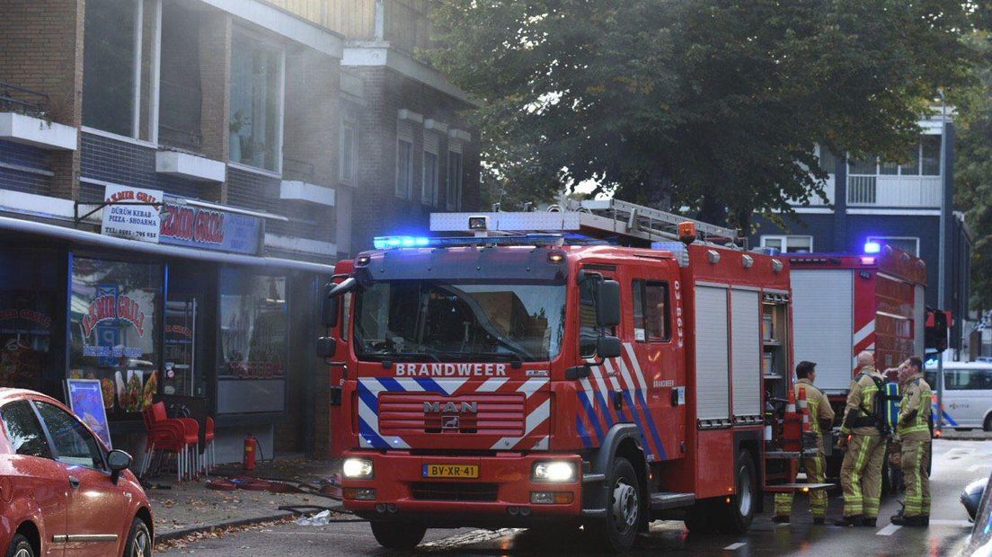 De brand in de Kolhoopstraat in Emmen (Rechten: De Vries Media)