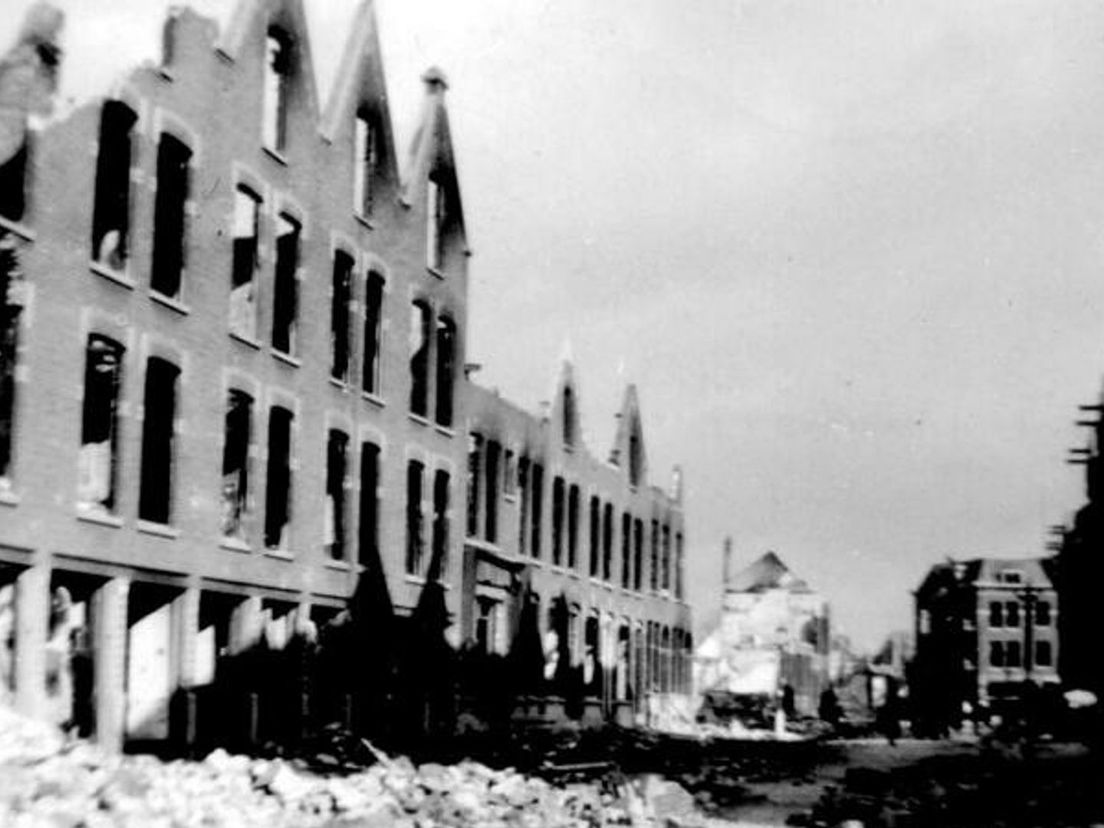 De Blokmakerstraat na het bombardement van 31 maart 1943