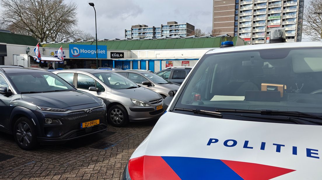 Politie bij de Hoogvliet aan de Klaverweide in Voorburg