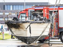 112-nijs: Boat yn jachthaven De Lemmer ferlern gien troch brân