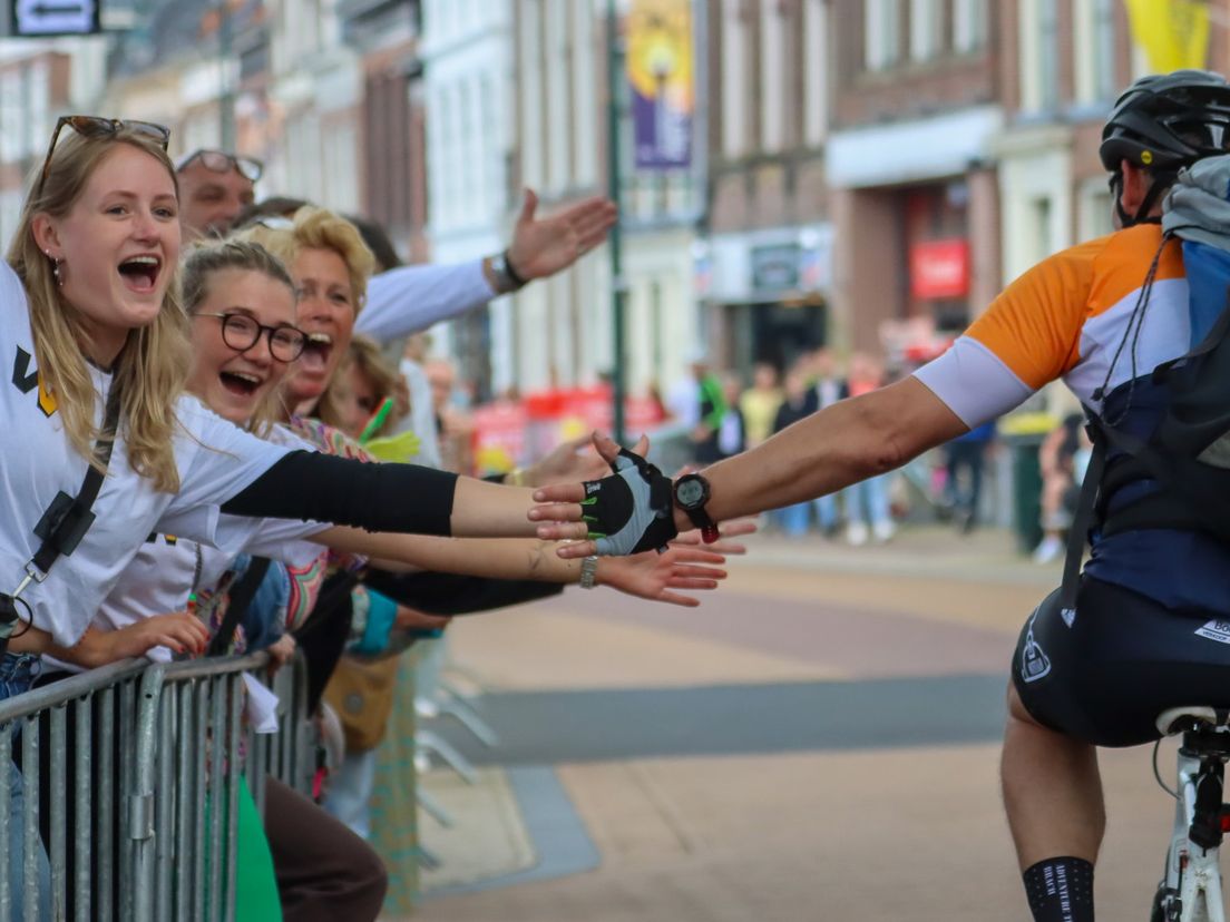 Hier moet je staan om de Elfstedenfietsers aan te moedigen