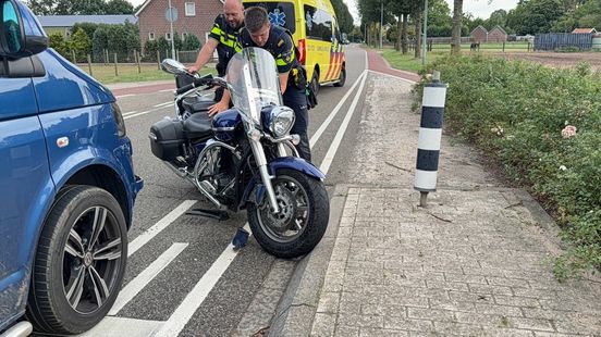 Motorrijder valt en belandt tegen bestelbus in Meerlo Nieuws