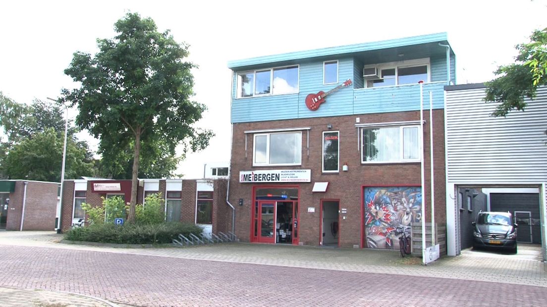 Bedrijfspand met appartementen van Meibergen