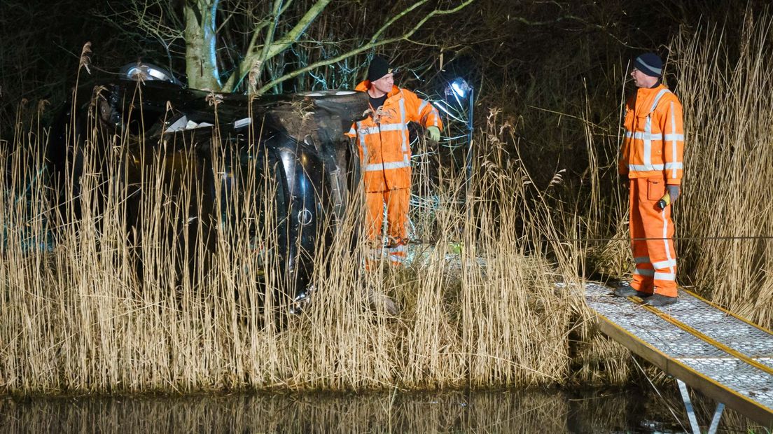 De auto is door een bergingsbedrijf afgevoerd