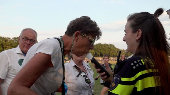 Politie speelt open kaart over alcoholcontroles na Zwarte Cross: 'Iedereen moet veilig thuiskomen'
