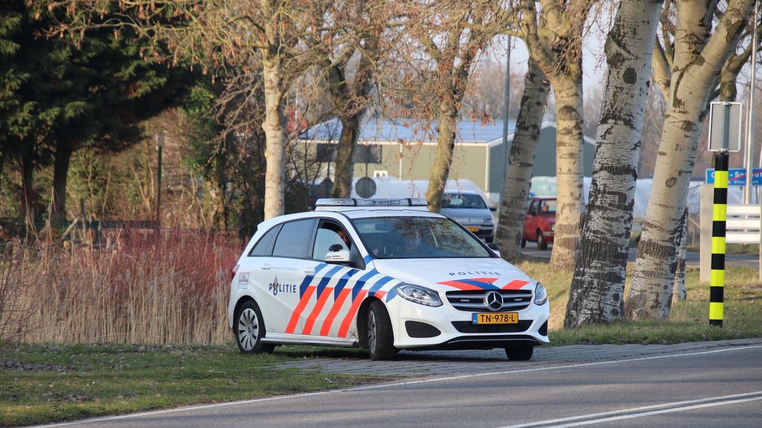 Politie zoekt met helikopter naar verdachten