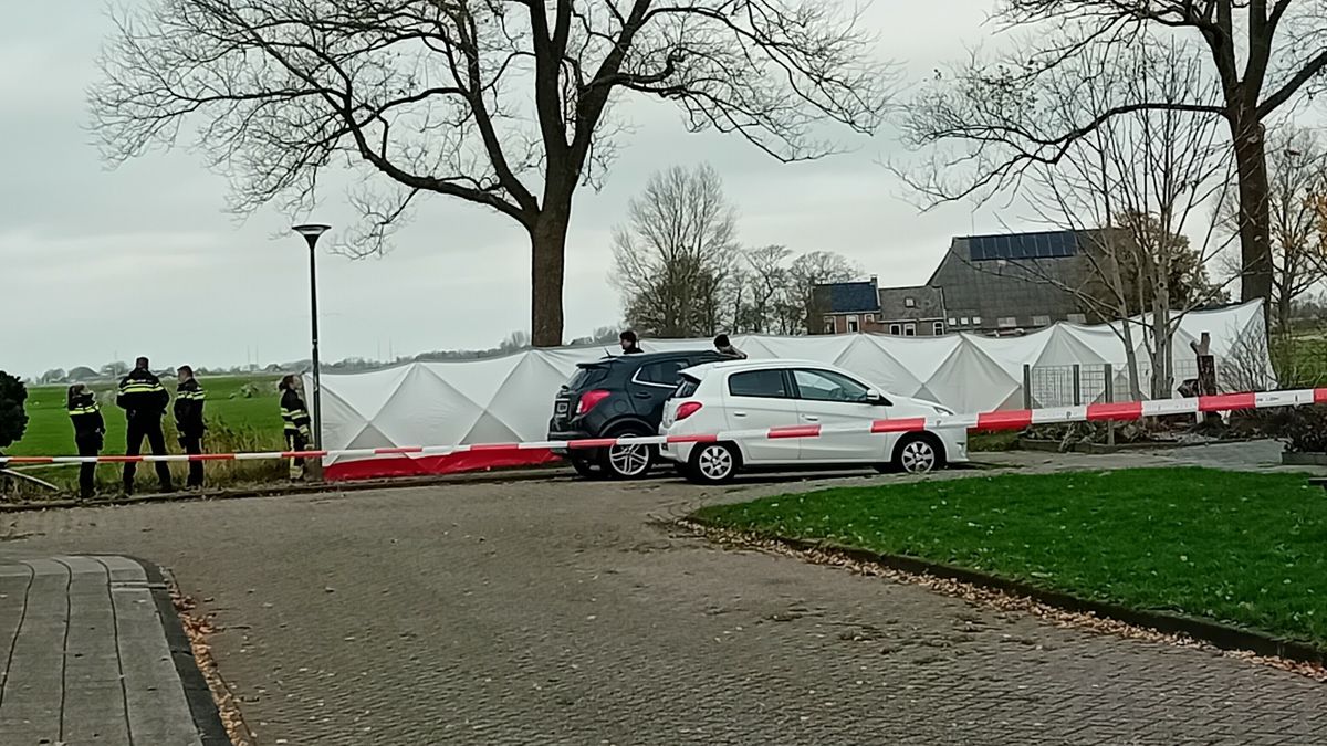 Zoektocht naar mogelijke inbreker in het water bij Lemmer | Man gooit flessen stuk in supermarkt