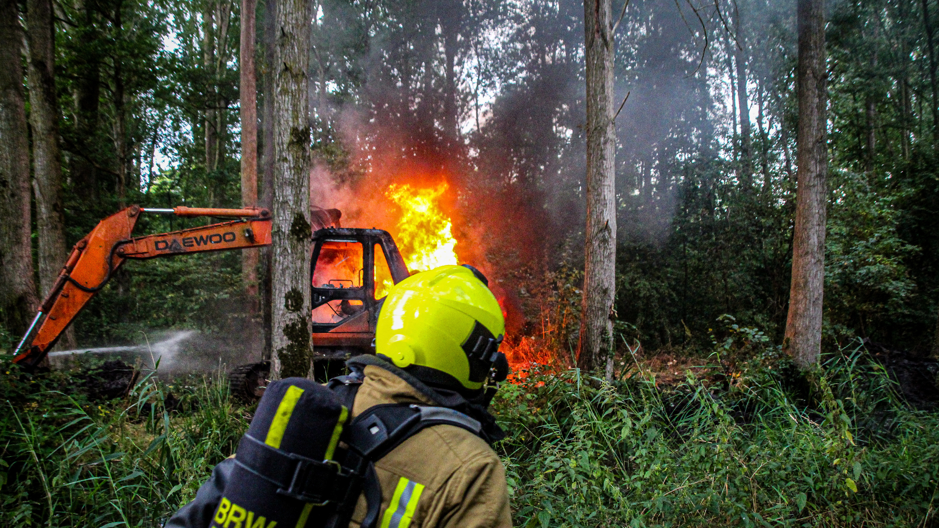 Hoe de brand is ontstaan, is niet bekend.