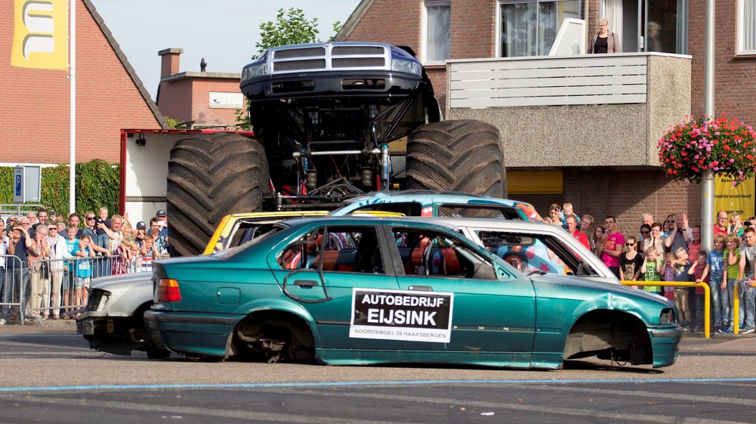 Ongeluk met monstertruck in Haaksbergen