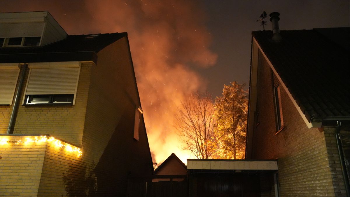 Schuurbrand aan Dorpsstraat in Bunschoten snel onder controle