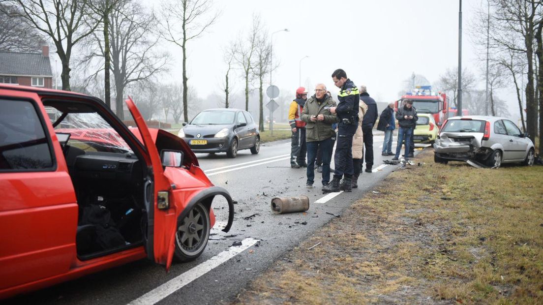 N367 bij Blijham afgesloten door kop-staartbotsing.