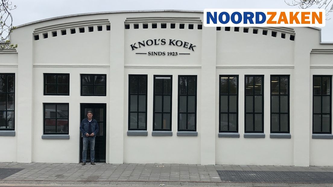 Edwin Knol voor zijn fabriek aan het Hoendiep